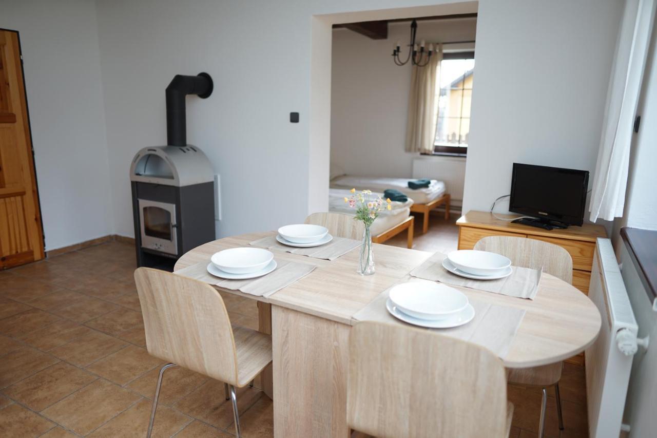Apartmanove Ubytovani V Koutech Лоучна-над-Десноу Экстерьер фото